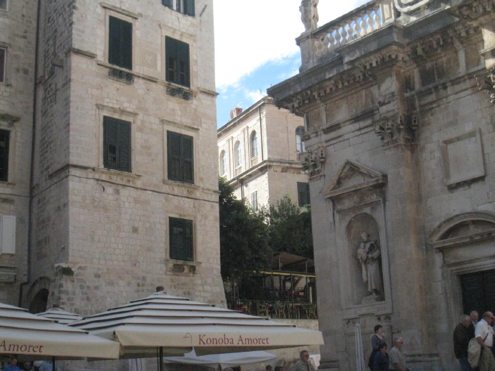 windows and upper floors of several impressive medieval homes in old Dubrovnik.