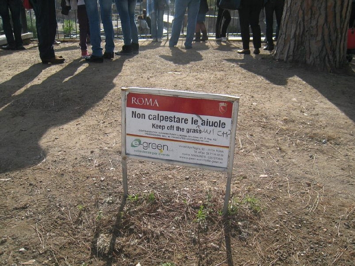 a futile keep off the grass notice